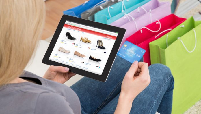 Di balik kegemaran masyarakat atau konsumen untuk berbelanja di laman daring, tentu ada faktor penyebabnya. Foto: smart-money.co