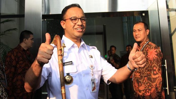 Gubernur DKI Jakarta, Anies Baswedan, mendapatkan penghargaan atas sepak terjangnya memerangi korupsi. Foto: Antara