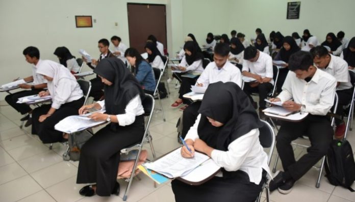 Ujian Akhir Semester (UAS) bukan menjadi momok jika kamu bisa mempersiapkan diri dengan baik. Foto: ubharajaya.ac.id