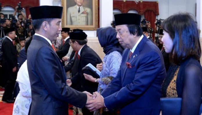 Dato Sri Tahir menjadi salah satu dari sembilan Wantimpres yang dilantik Presiden Joko Widodo. Foto: Setpres