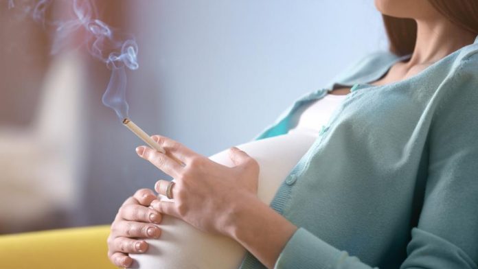 Merokok menjadi satu dari sekian penyebab kelahiran anak berujung kematian. Foto: Okezone Lifestyle