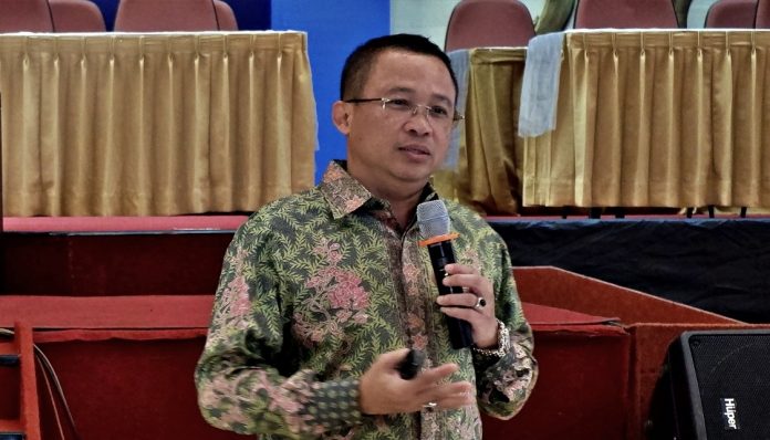 Direktur Utama BUMN PT Pupuk Kujang, Bambang Eka Cahyana, menjadi pembicara dalam acara Pembekalan Calon Wisudawan Pascasarjana UGM periode dua, Selasa (21/1/2020). Foto: Tsalis