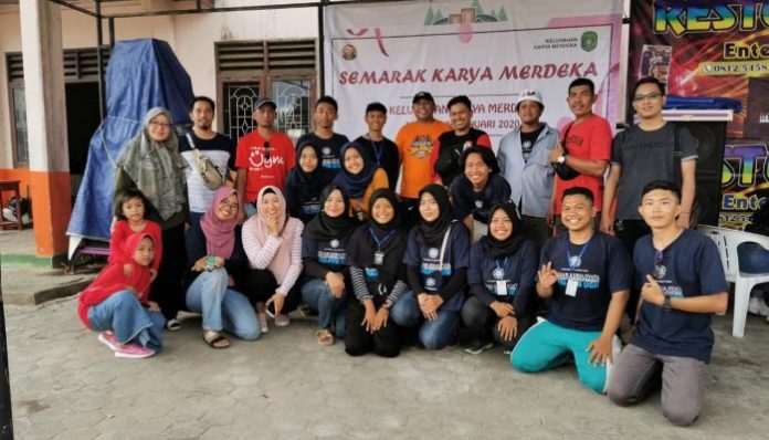 Mahasiswa KKN Tematik UGM di Samboja, Kutai Kartanegara, Kalimantan Timur menggelar acara bertajuk Semarak Karya Merdeka. Foto: Istimewa