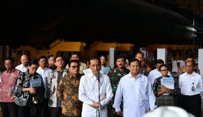 Presiden Jokowi memastikan agar pengiriman bantuan dapat berjalan dengan baik, selain juga mengimbau agar masyarakat meningkatkan kewaspadaan. Foto: Humas kemensetneg