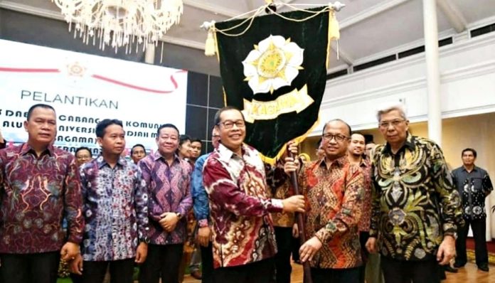 Drs. H. Joko Siswanto, M.Si., resmi dilantik sebagai ketua KAGAMA Pengda Sumatera Selatan untuk periode 2019-2024. Foto: Istimewa