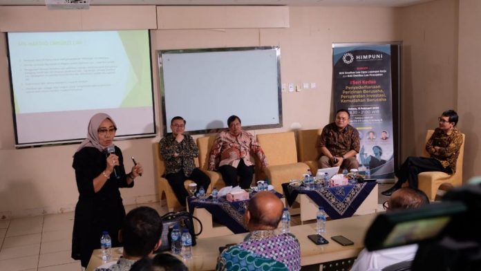 Diskusi seri dua RUU Omnibus Law digelar HIMPUNI (Perhimpunan Alumni Perguruan Tinggi Negeri Indonesia) pada Selasa (11/2/2020). Foto: Istimewa