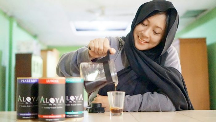 Susi merintis usaha penjualan kopi dengan nama Aloya Coffee yang ada di Medan. Foto: Dok Pri