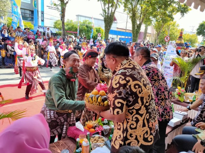 KAGAMA Beksan Balikpapan kembali ikut menyemarakkan Pawai Budaya dalam rangkaian HUT Kota Balikpapan ke-123. Foto: Istimewa