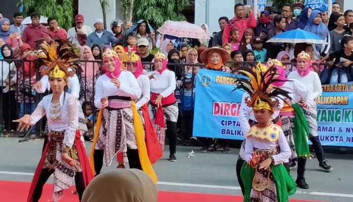 KAGAMA Beksan Balikpapan kembali ikut menyemarakkan Pawai Budaya dalam rangkaian HUT Kota Balikpapan ke-123. Foto: Istimewa