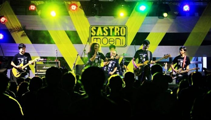 Salah satu anggota Sastromoeni generasi pertama, Anang Batas mengaku tak pernah menyangka band ini menjadi sebesar sekarang. Foto: Basswara Wiwaswan
