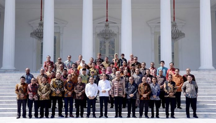 KAGAMA bertandang ke Istana Negara, Jakarta, menyampaikan komitmen untuk membantu pemerintah atasi wabah Corona. Foto: KAGAMA
