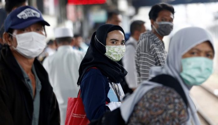 Ekonom UGM, Rimawan Pradiptyo, Ph.D menyebut, Indonesia masih punya masalah dengan cara berpikir masyarakat  yang tidak pernah strategis dan tidak memiliki sense of crisis. Foto: Reuters