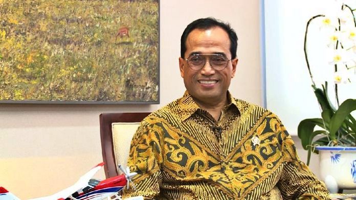 Menteri Perhubungan alumnus UGM, Budi Karya Sumadi, berbagi cerita tentang perjuangannya melawan serangan virus corona. Foto: detik