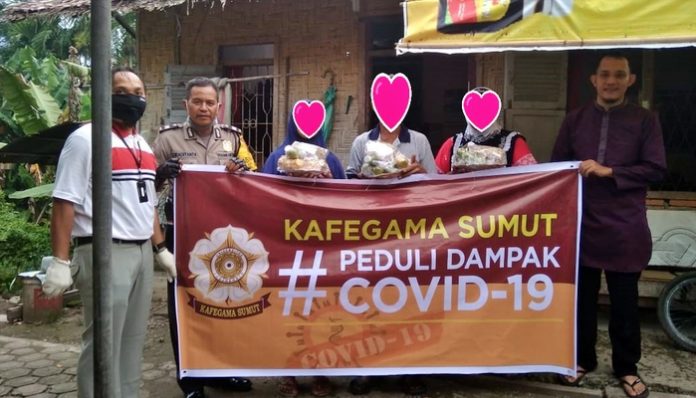 KAFEGAMA Sumut kembali melaksanakan aksi sosialnya sebagai bentuk kepedulian terhadap masyarakat terdampak Covid-19. Foto: KAFEGAMA Sumut