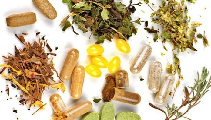 Beberapa tips dari dosen Fakultas Farmasi UGM, Prof. Zullies Ikawati, Ph.D., Apt dapat diikuti mengenai obat herbal untuk membantu penyembuhan Covid-19. Foto: Deherba