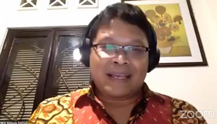 Koordinator Tim Respons Covid-19 UGM, Dr. Riris Andono Ahmad menyebut normal baru adalah salah satu jalan keluar yang bisa diupayakan saat ini. Foto: Ist