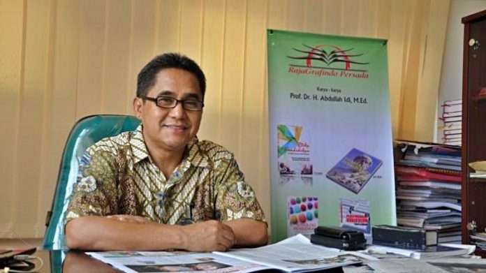 Penasihat KAGAMA Sumsel, Prof. Dr. Abdullah Idi, mengajak masyarakat meneladani kisah Nabi Ibrahim untuk menghadapi pandemi Covid-19. Foto: Dok. Pri