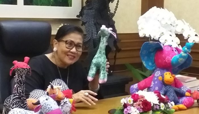 Bunda PAUD Provinsi Bali, Ny. Putri Suastini Koster mengatakan, anak merupakan generasi penerus yang punya peran bagi masa depan dan tak bisa dinilai dengan uang maupun barang. Foto: Ist