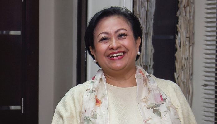 Guru Besar Fakultas Ekonomi UGM, Sri Adiningsih, mencetak sejarah dengan menjadi komisaris wanita pertama di Indosat Ooredoo. Foto: Fajar