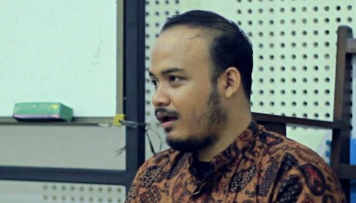 Dosen Sastra Jawa UGM, Rudy Wiratama, M.A., menerangkan pandangan orang Jawa dalam melihat new normal. Foto: Ist