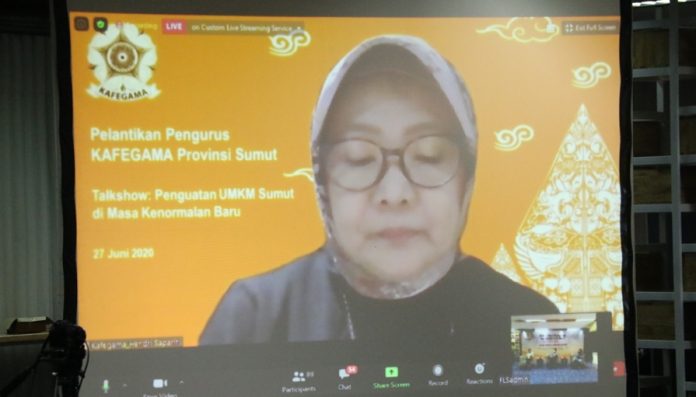Ekonom alumnus UGM, Hendri Saparini, hadir dalam Talkshow Membangkitkan UMKM Sumatera Utara yang diadakan KAFEGAMA Sumatera Utara. Foto: KAFEGAMA Sumut