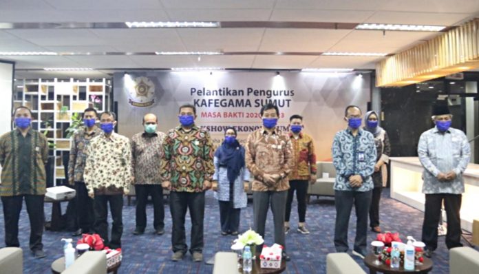 Ketua PP KAFEGAMA, Perry Warjiyo, secara resmi melantik susunan Pengda KAFEGAMA Sumatera Utara. Foto: KAFEGAMA Sumut