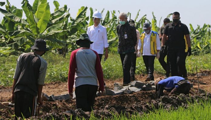 Kementerian pimpinan Basuki Hadimuljono ini berkomitmen membangun infrastruktur kerakyatan yang membantu petani. Foto: Kemen PUPR