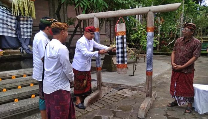 Sebanyak 37 karya dari tujuh perupa tampil dalam pameran yang digagas Pengda KAGAMA Bali bersama Agung Rai Museum of Art Museum Ubud. Foto: KAGAMA Bali