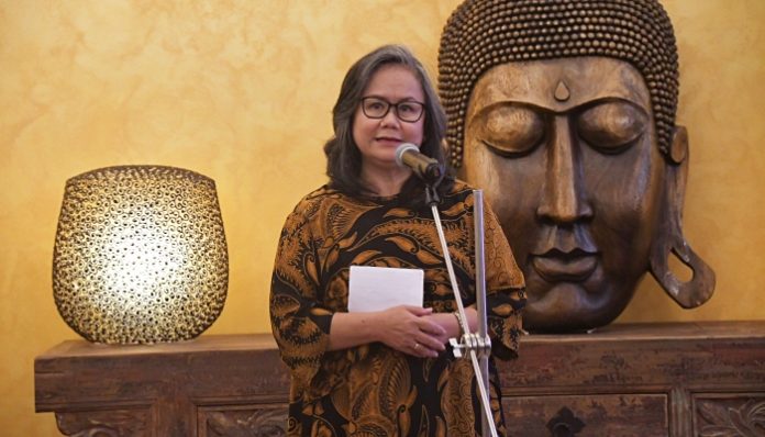 KBRI Praha pimpinan Dubes alumnus UGM, Kenssy Dwi Ekaningsih, menggelar pameran foto Old and New Indonesia dalam rangka Peringatan HUT ke-75 RI. Foto: KBRI Praha