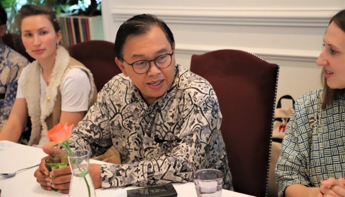 Wakil Duta Besar RI alumnus UGM, Azis Nurwahyudi, punya target menjadikan Indonesia sebagai lima besar negara eksportir kopi di Rusia pada 2021. Foto: KBRI Moskow
