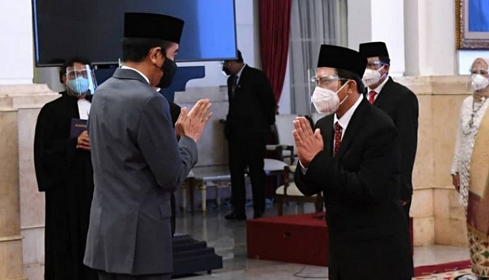 Presiden RI Joko Widodo melantik jajaran Direksi BPJS Kesehatan baru untuk masa jabatan 2021-2026 pada Senin (2/2/2021), di Istana Negara. Foto: Ist