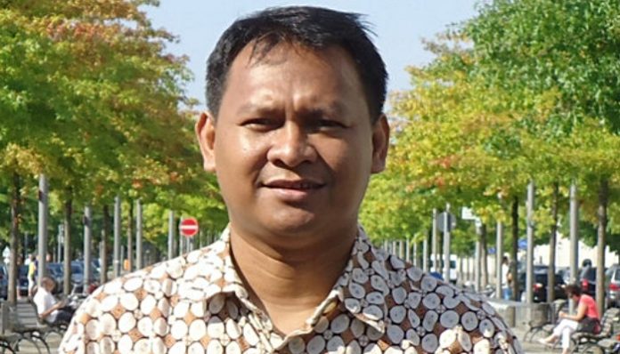Manajer Konservasi WWF Indonesia, Barano Siswa Sulistyawan, M.Si., menjelaskan pandangannya tentang peluang pemanfaatan big data untuk pengembangan riset biologi. Foto: Ist