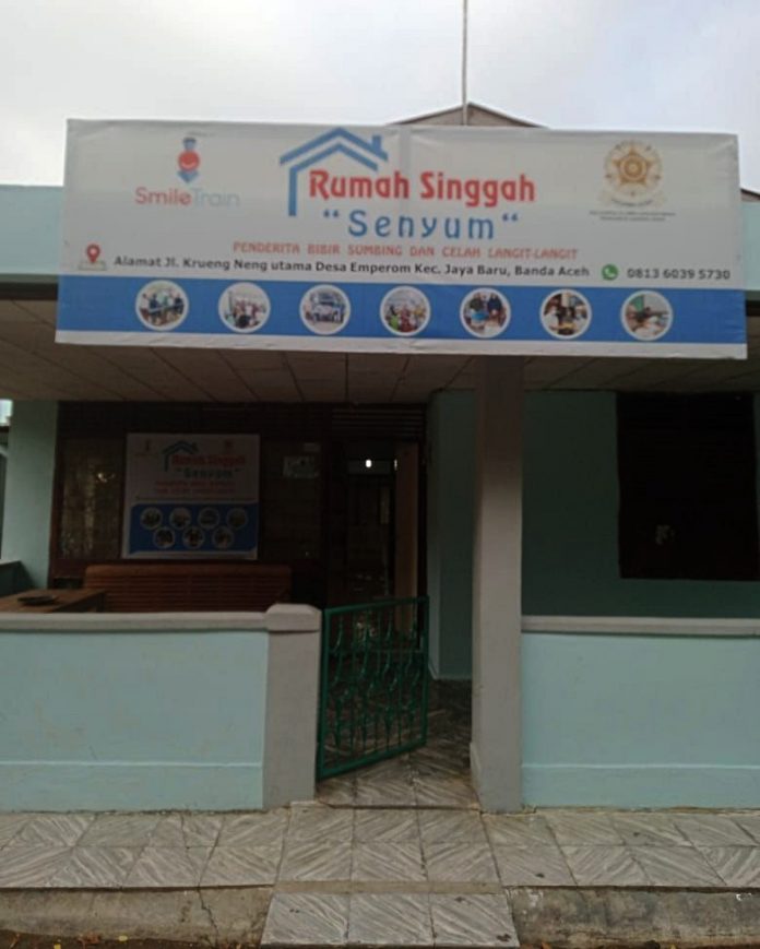 Pengurus Daerah (Pengda) KAGAMA Aceh melaksanakan bakti sosial dan menyiapkan rumah singgah untuk para penderita bibir sumbing. Foto: KAGAMA Aceh