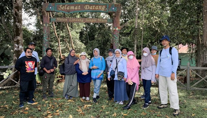 KAGAMA Balikpapan berkunjung ke Hutan Lindung Sungai Wain (HLSW) pada Rabu (20/10/2021). Foto: KAGAMA Balikpapan