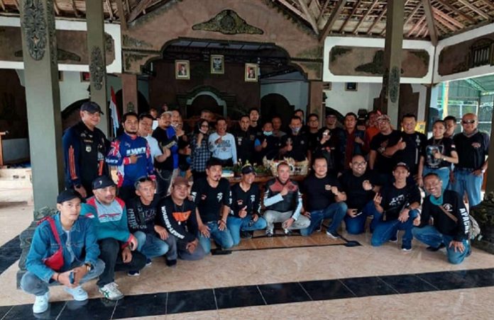Kegiatan HDCI Kulon Progo Return memfasilitasi warga desa G2R Tetrapreneur untuk mengasah intuisi dalam berwirausaha. Foto: Humas UGM