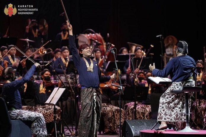 Acara Maritime Awards ini juga dimeriahkan oleh konser dari Yogyakarta Royal Orchestra (YRO) yang akan bermain musik di atas kapal phinisi. Foto: Yogyakarta Royal Orchestra