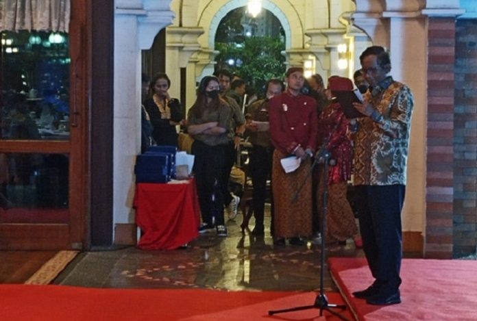 Menteri Koordiantor Bidang Politik Hukum dan Keamanan (Polhukam) Mahfud MD menegaskan bahwa budaya Bangsa Indonesia adalah Budaya Bahari yang mengedepankan kerukunan, gotong-royong, saling menolong, saling mengerti, dan toleransi. Foto: KAGAMA.CO/Jos