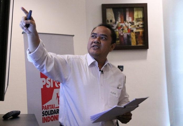 Ketua Dewan Pimpinan Pusat Partai Solidaritas Indonesia (PSI) Kokok Dirgantoro menyatakan bahwa keamanan dan kenyamanan bekerja bagi perempuan seharusnya menjadi prioritas pemerintah. Foto: PSI
