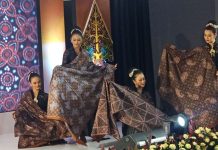 Batik sebagai produk budaya bangsa yang telah diakui dunia diharapkan semakin luwes pengunaan maupun konsumennya. Foto: KAGAMA.CO/Jos